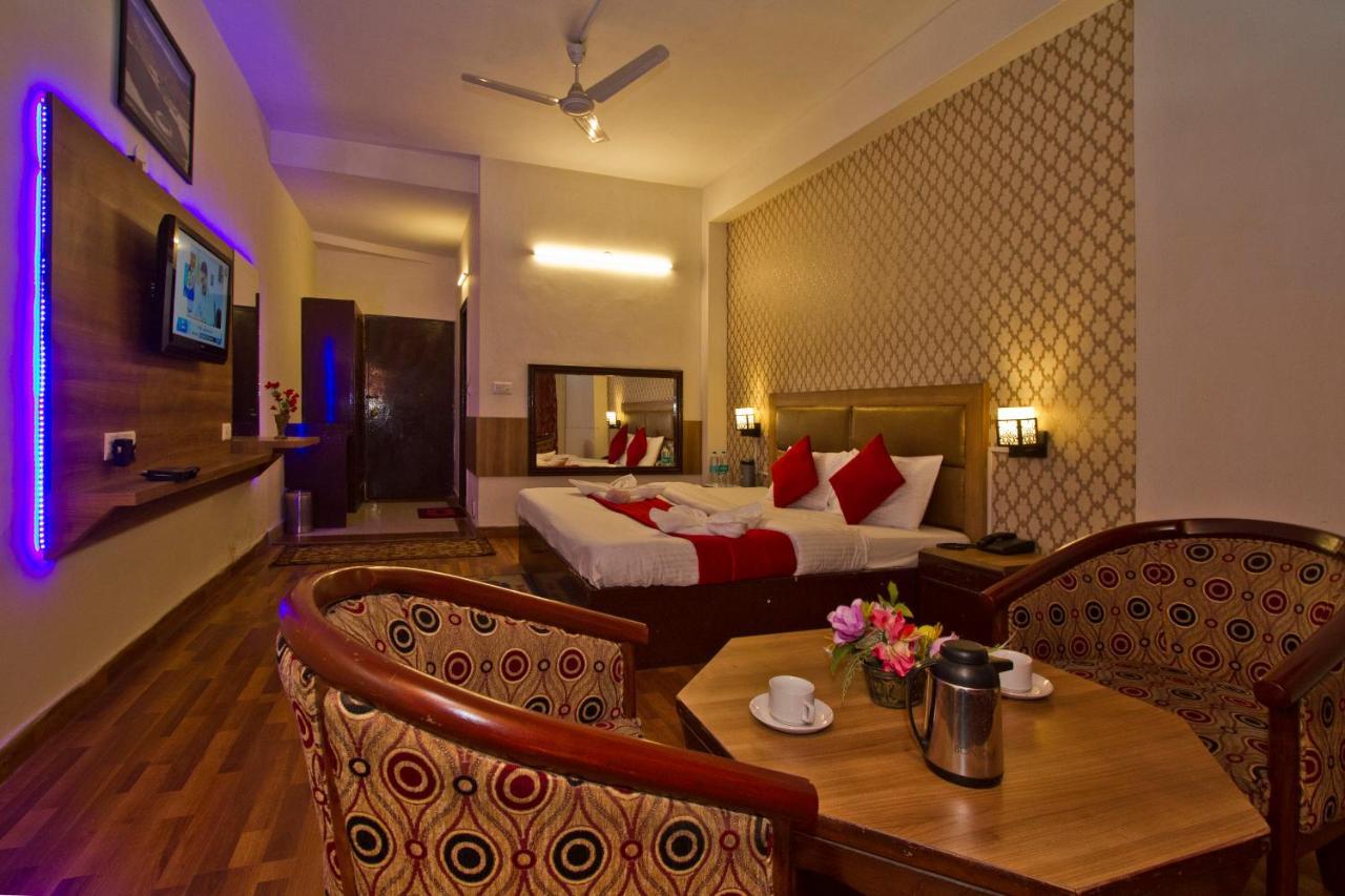 Hotel Sitara International Manāli Exteriör bild