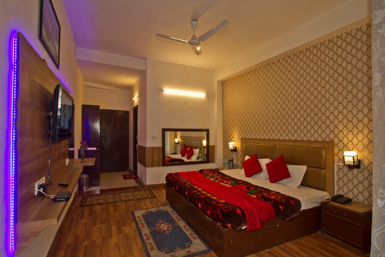 Hotel Sitara International Manāli Exteriör bild